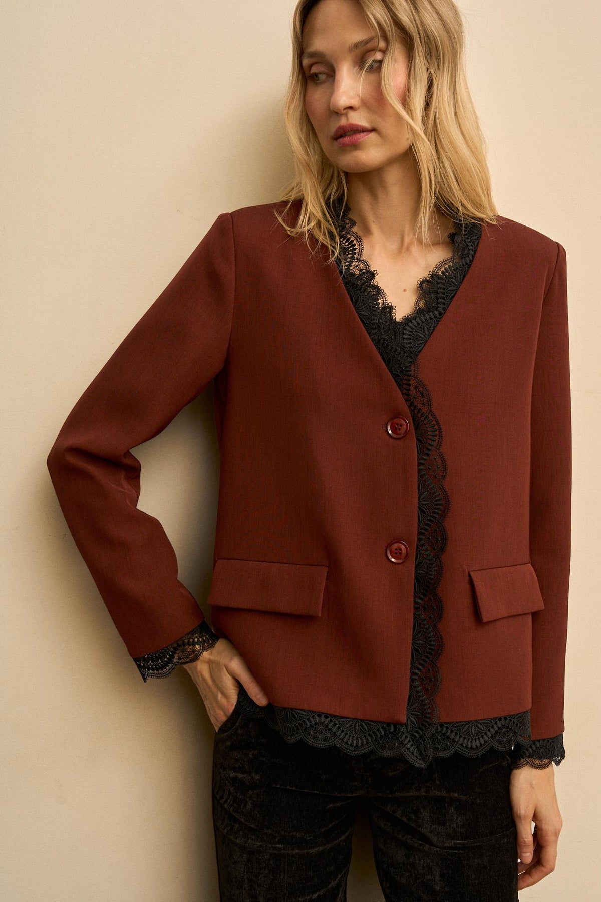 Blazer Solapas Encaje Esmeraline