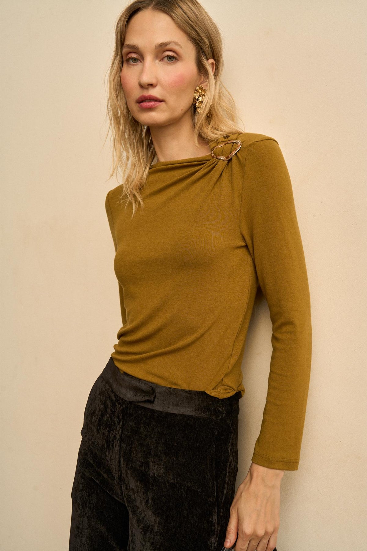 Top Drapeado Broche Ysée